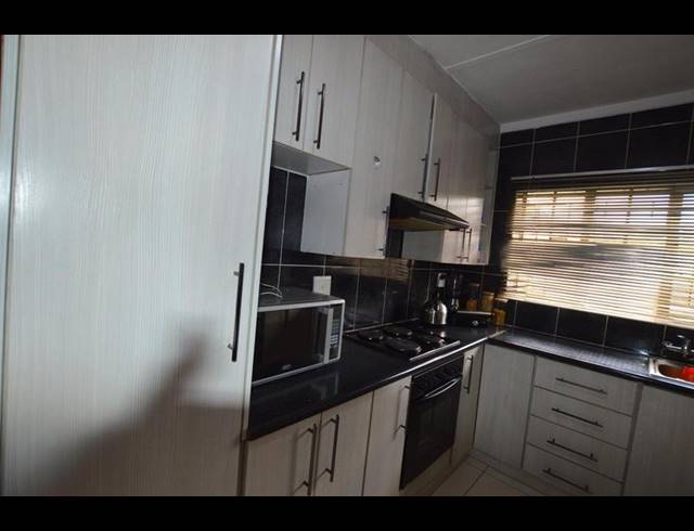 3 BEDROOM HOUSE FOR SALE IN VANDERBIJLPARK CE 2..